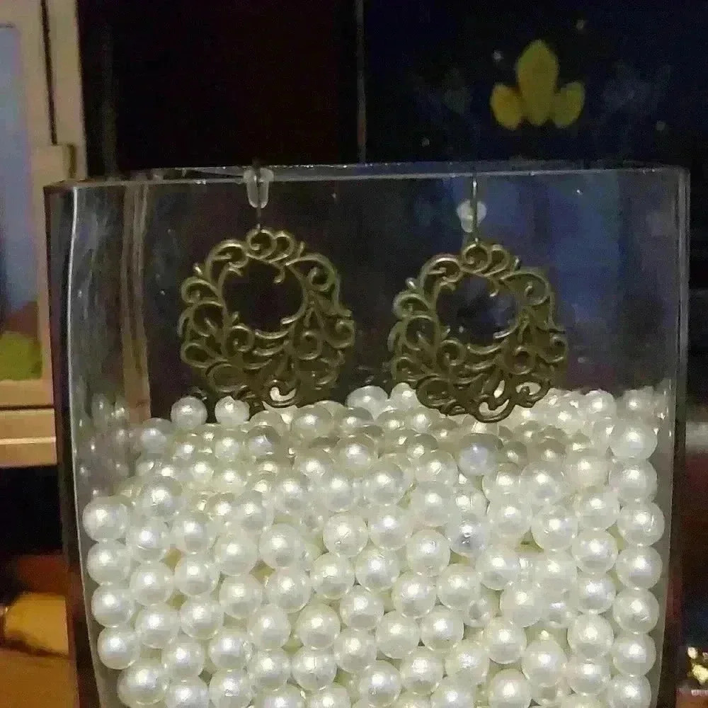 Floral earrings.